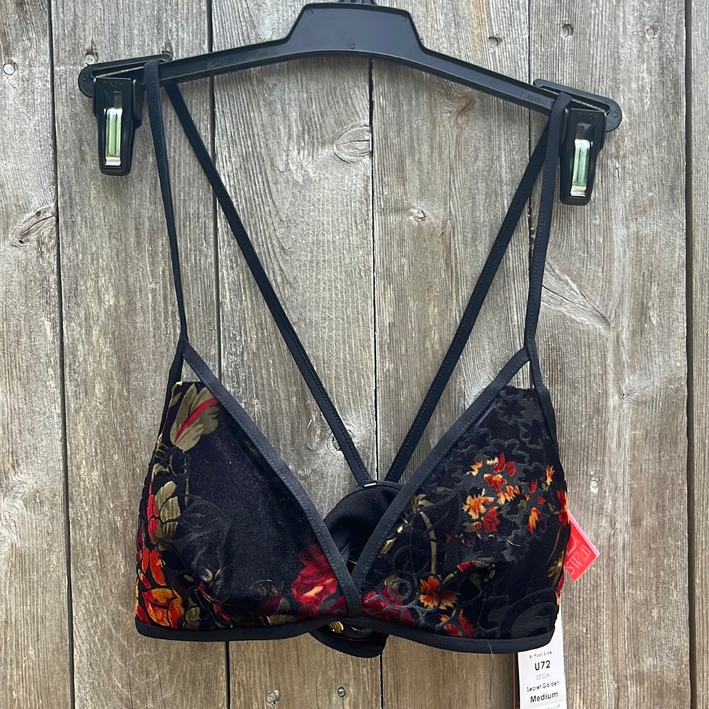 B.Swim Secret Garden B. Pool Side Bikini Top,Size Medium,NWT